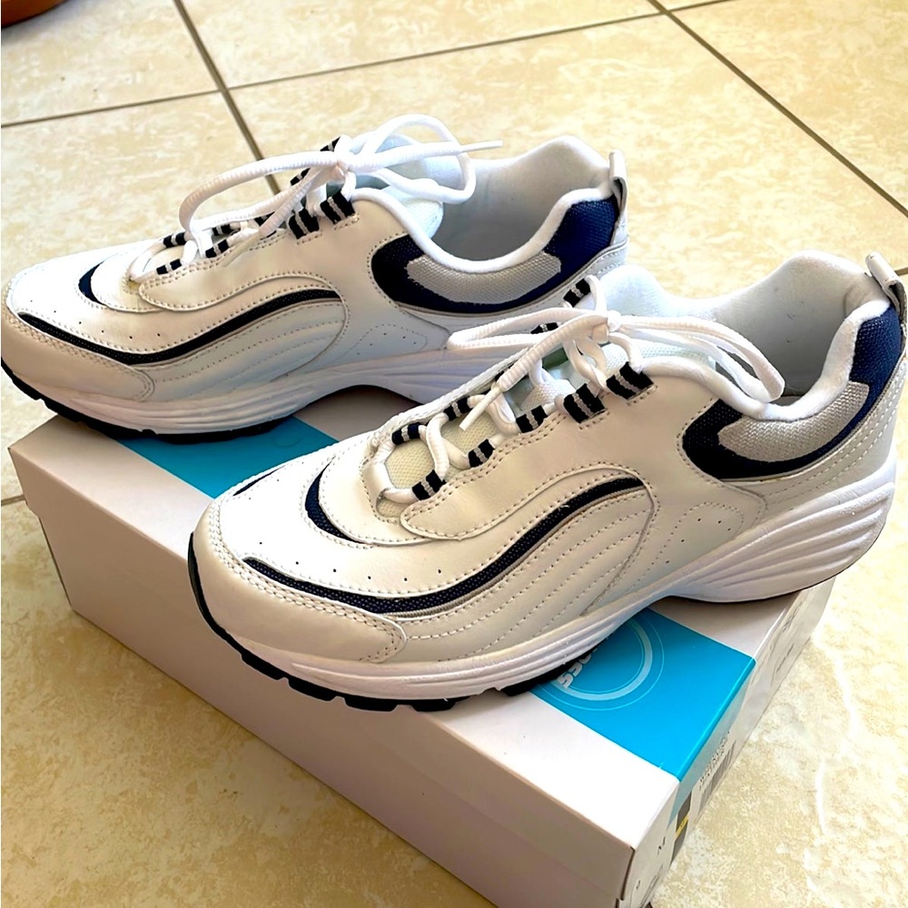 Easy Spirit Eskatona Walking/Running Sneakers Size 9